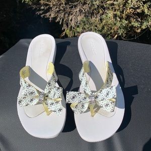 White and black Guess bow flip flops
